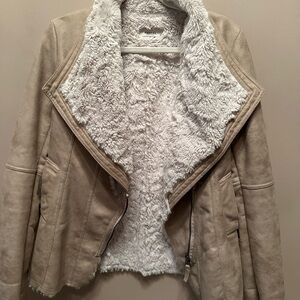 Rachel Women Size 10 Beige and Cream Faux Suede and Fur Jacket
Boho Casual